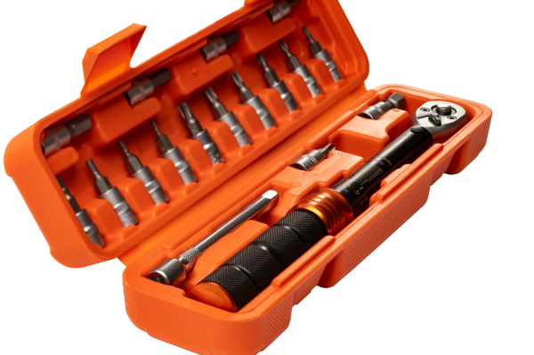 Набор бит с динамометрическим ключом MAXPILER MTW-18-SET (18 предметов, 1/4", 2-24 Нм)